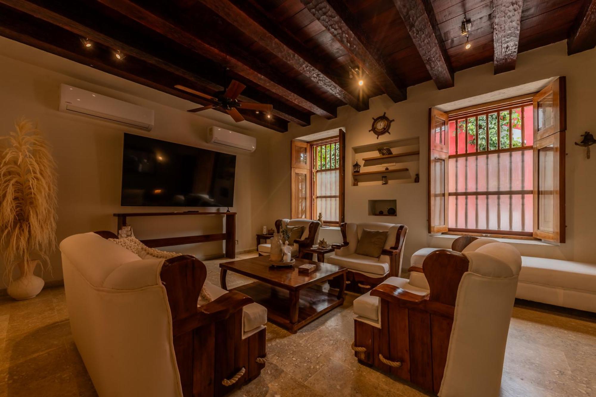 Casa Romi - Spectacular House In The Center Holiday home